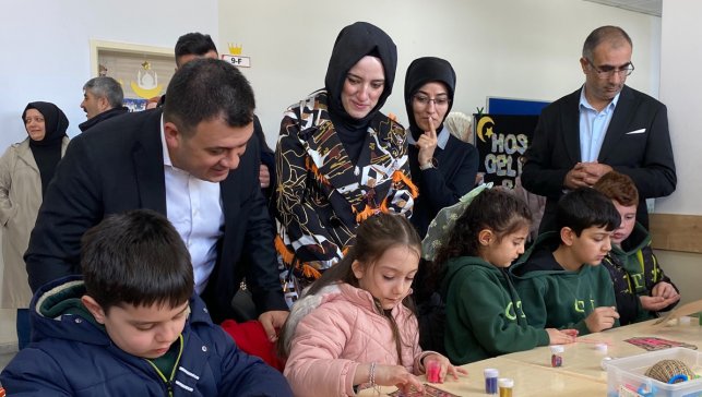 Patnos’ta öğrencilerden Ramazan şenliği: Karagöz-Hacivat ve geleneksel oyunlar ilgi gördü