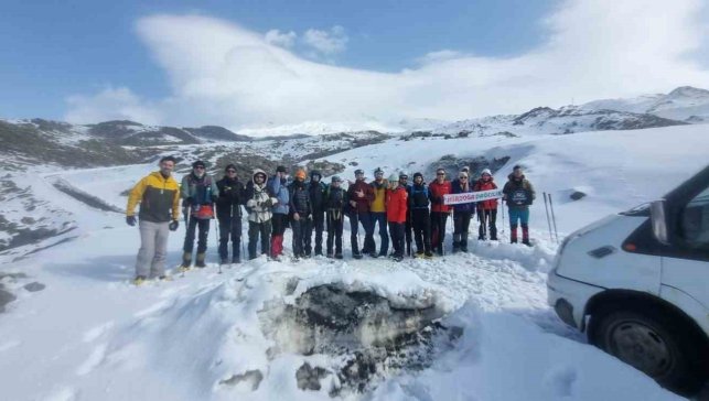 19 dağcı Türkiye’nin en yüksek noktası için Ağrı Dağı’na tırmanışa başladı