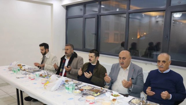 Tutak Kaymakamı Ahmet Coşkun Kur’an kursu öğrencileriyle iftar programında buluştu