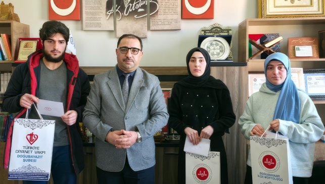 Doğubayazıt’ta Umre ödüllü bilgi yarışmasında dereceye giren öğrenciler belli oldu