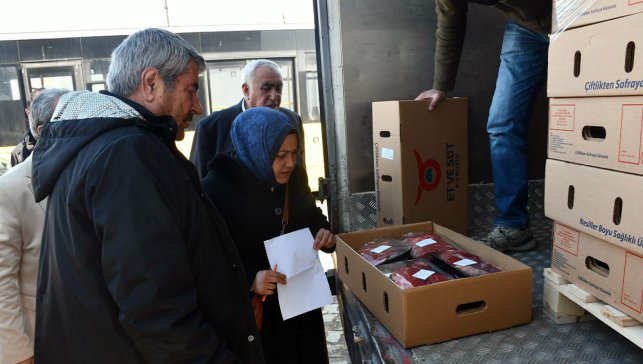 Ramazan’da Patnos’ta bin ailenin kapısı çalındı, Et ve kıyma yardımı evlere ulaştırıldı