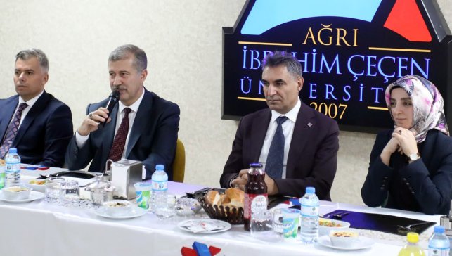 AİÇÜ’de üniversite yönetimi ile basın mensupları iftarda buluştu