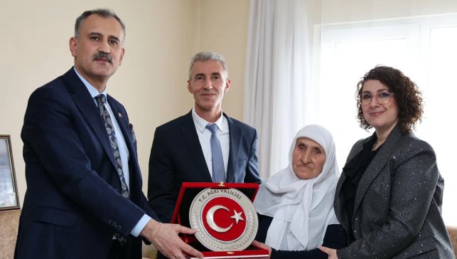 Ağrı Valisi Bozkurt’tan şehit ailesine bayram ziyareti