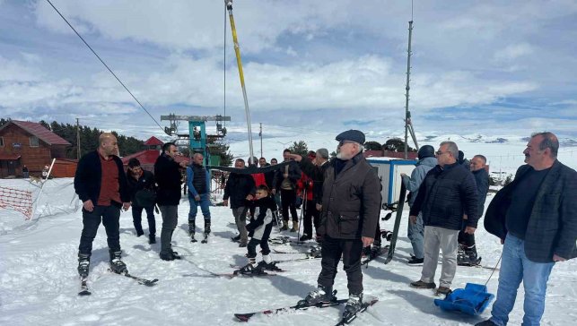 Ardahan Valisi Çiçekli, Yalnızçam’da kayak yaptı