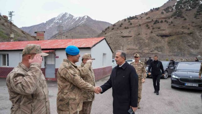 Hakkari Valisi Taşyapan’dan Zap Jandarma Karakolu’na bayram ziyareti