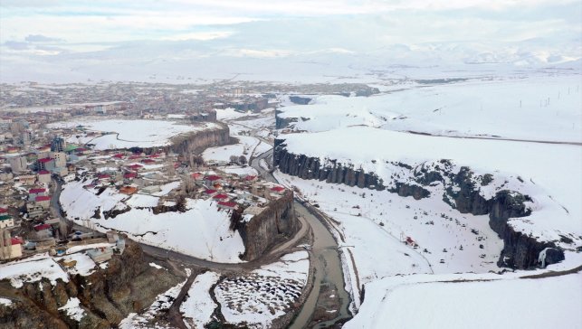Baharda Karla Kaplanan Doğunun Ihlara Vadisi gece ve gündüz dronla görüntülendi