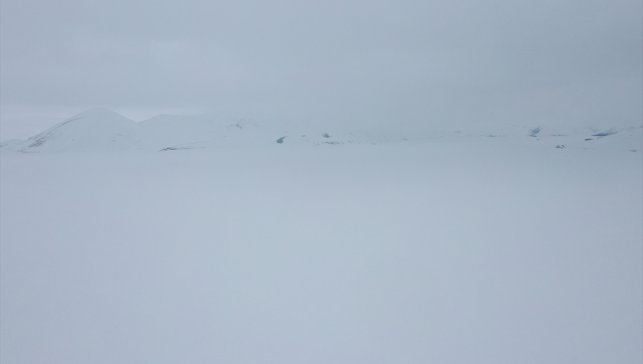 Baharda yüzeyi karla kaplı olan Balık Gölü dronla görüntülendi