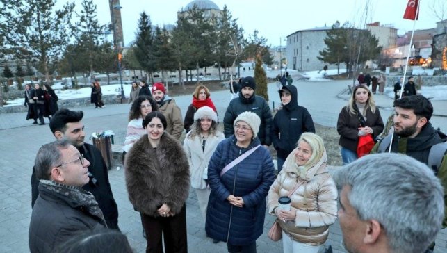Kars’a turist akını sürüyor: Ani Harabeleri ve Çıldır Gölü ilgi odağ