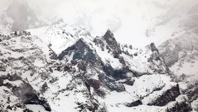 Ağrı Dağı’ndaki Cehennem Vadisi kar ve buzla kaplandı