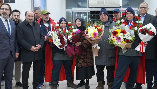 Dünyadaki tek otizmli ikiz kayakçılar Fransa’da 6 madalya kazandı