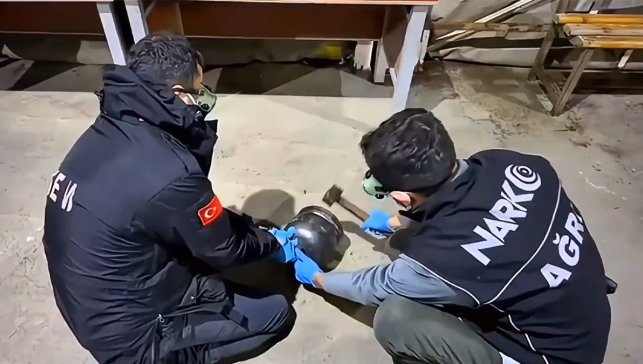 Ağrı’da Sınır Operasyonu: İran’dan Gelen Araçta 108 Paket Metamfetamin Yakalandı