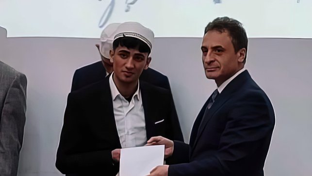 Ağrı Anadolu İmam Hatip Lisesi öğrencisi Abdullah Salih hafızlık yarışmasında bölge üçüncüsü oldu