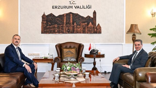 Ağrı Valisi Bozkurt’tan Erzurum Valisi Baruş’a hayırlı olsun ziyareti