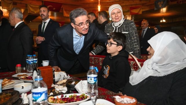 Vali Baruş, EMŞAV ile iftar yaptı