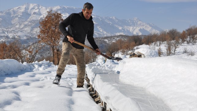 Bitlis'teki arıcıların kış mesaisi