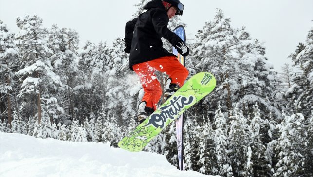 Sarıkamış Kayak Merkezi snowboard tutkunlarını ağırladı