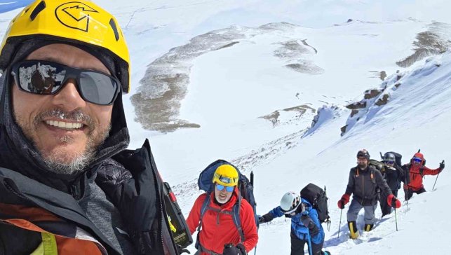 İstanbul Doğa Sporları Kulübü'nden Süphan Dağı'na kış tırmanışı