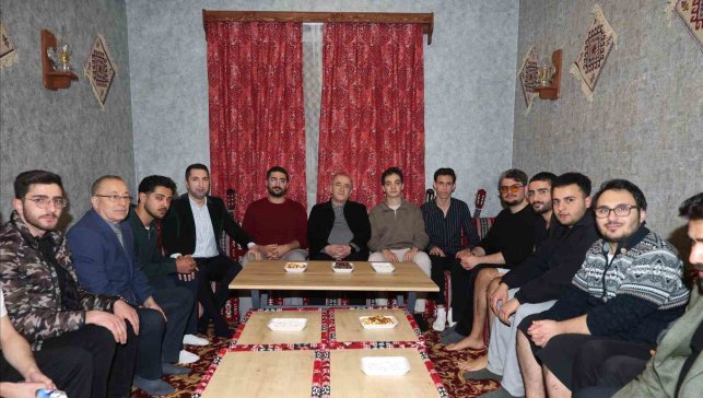 Elazığ Valisi Hatipoğlu, iftarda gençlerle buluştu