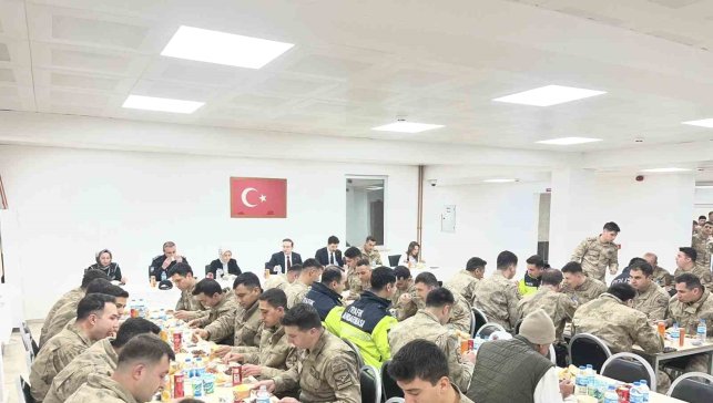 Digor Kaymakamı Ahmed Tayyib Kahraman, jandarma personeliyle iftarda buluştu