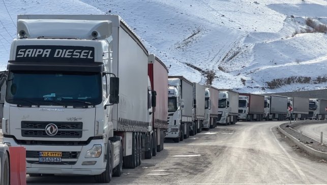 Türkiye-İran sınır kapısında 2 kilometrelik tır kuyruğu oluştu