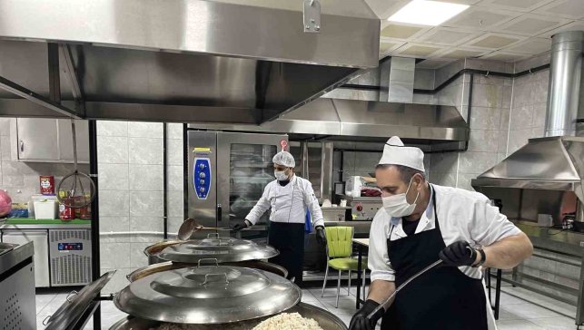 Bingöl'de her gün 2 bin 500 kişilik iftar yemeği