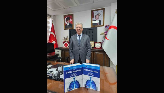227 bilim insanının katkı sunduğu "Göğüs Cerrahisi" kitabı yayımlandı