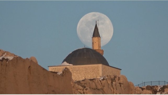 Van'da tarih ile dolunayın buluşması görsel şölen sundu