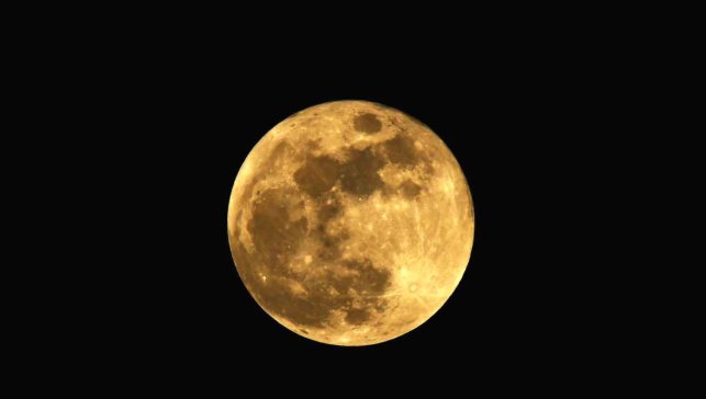 Ahlat'ta dolunay hayranlık uyandırdı