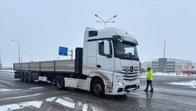 Erzincan'da 335 köy yolu kar nedeniyle ulaşıma kapalı