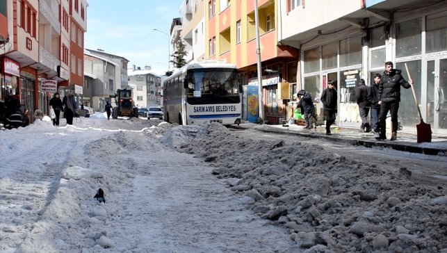 Erzurum, Kars ve Ardahan'da kar etkili oluyor