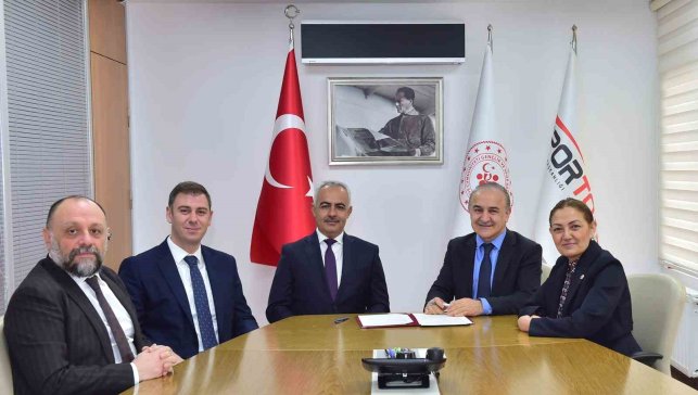 Oltu'ya dev yatırım: Modern spor salonu için imzalar atıldı