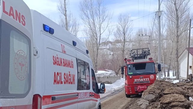 Başkale'de korkutan yangın: 3 çocuk tedavi altına alındı