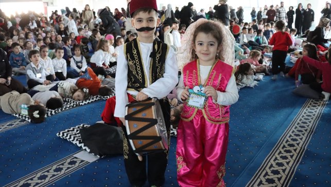 Erzincan'da anaokulu öğrencileri için davul ve maniler eşliğinde sahur etkinliği düzenlendi