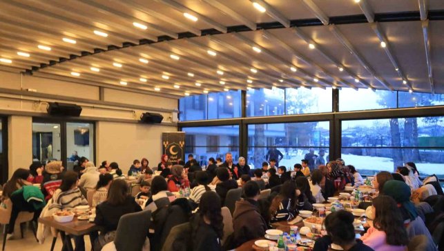 Erzincan'da Dünya Yetimler Günü dolayısıyla iftar programı düzenlendi