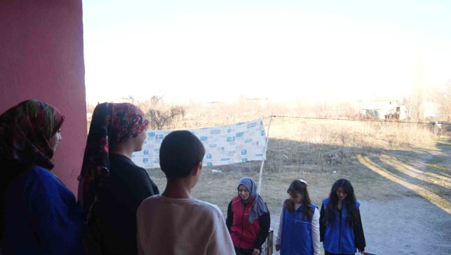 Iğdır'da gönüllüler Ramazan'da yetim ailelerle gönül sofrası kuruyor