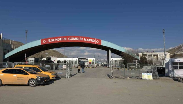Esendere Sınır Kapısı'nda sessiz bekleyiş