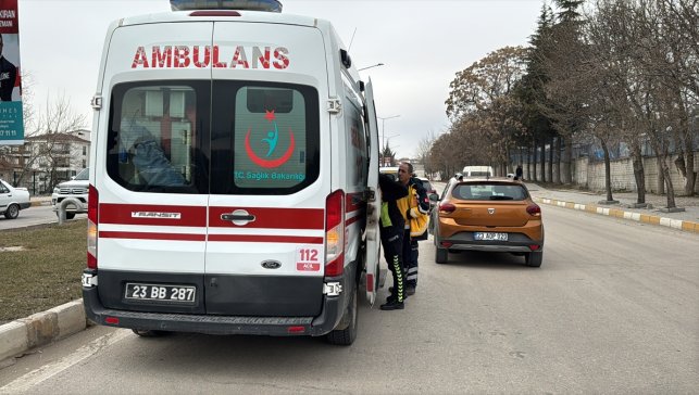 Elazığ'da 3 aracın karıştığı zincirleme trafik kazasında 1 kişi yaralandı