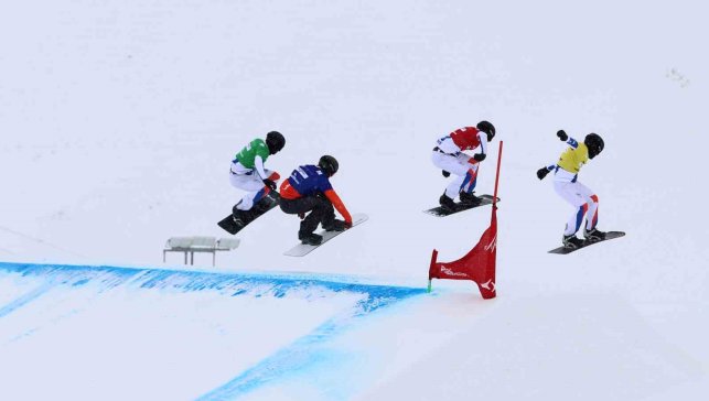 Dünya'nın yıldızları Palandöken'de yarışıyor