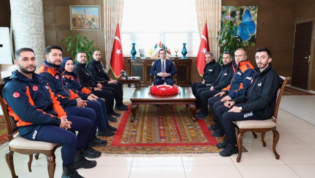 Bitlis Valisi Karakaya AFAD personelini kabul etti