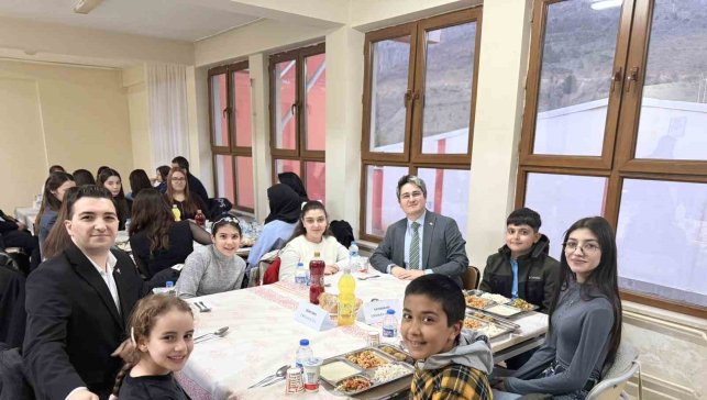 Kemaliye'de öğrencilerle iftar programı düzenlendi