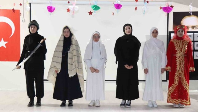 Şehit Recep Gündüz Anadolu İmam Hatip Lisesi'nden 8 Mart Dünya Kadınlar Günü programı