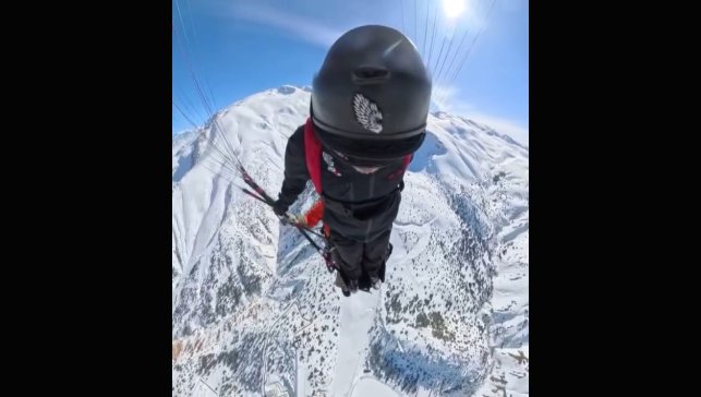Ekstrem sporcu Koçak, Erzincan'da wingsuit ve paraşütle 500 metreden atladı