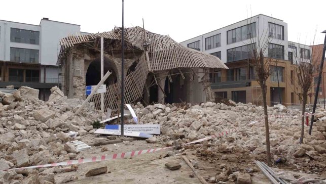 Malatya'da restorasyondaki caminin duvarında göçük meydana geldi: 1 yaralı