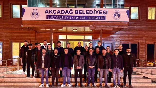 Akçadağ Belediye Başkanı Ulutaş sahurda gençlerle buluştu