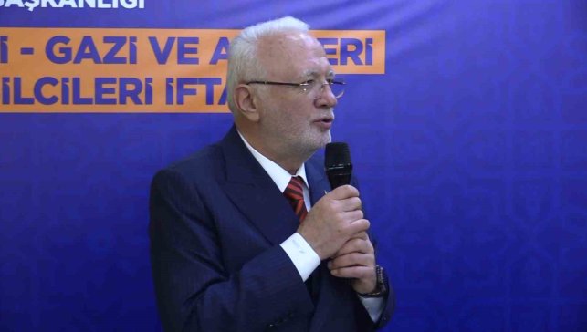 AK Parti Genel Başkanvekili Mustafa Elitaş, Erzurum'da şehit ve gazi aileleri ile iftar yemeğinde bir ayaya geldi