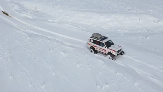 Tatvan'da rahatsızlanan hasta paletli ambulansla kurtarıldı