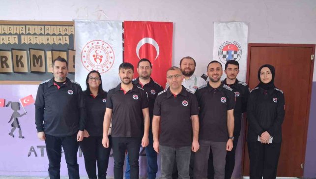 Kars'ta Yeşilay Haftası'na özel satranç turnuvası yoğun ilgi gördü