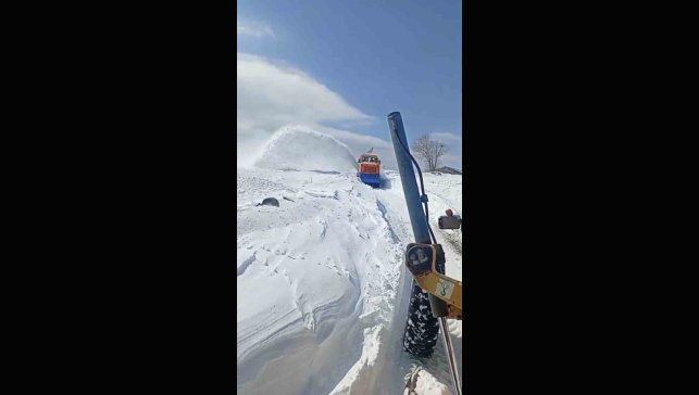 Bingöl'de yol açma çalışmaları devam ediyor
