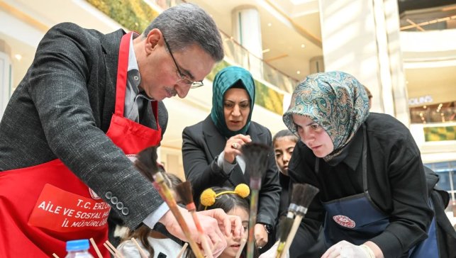 Erzurum'da kadın temalı farkındalık sergisi