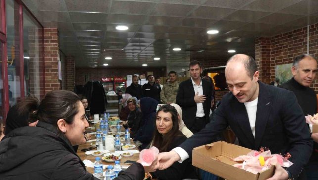 Oltu Kaymakamlığı kadınları unutmadı